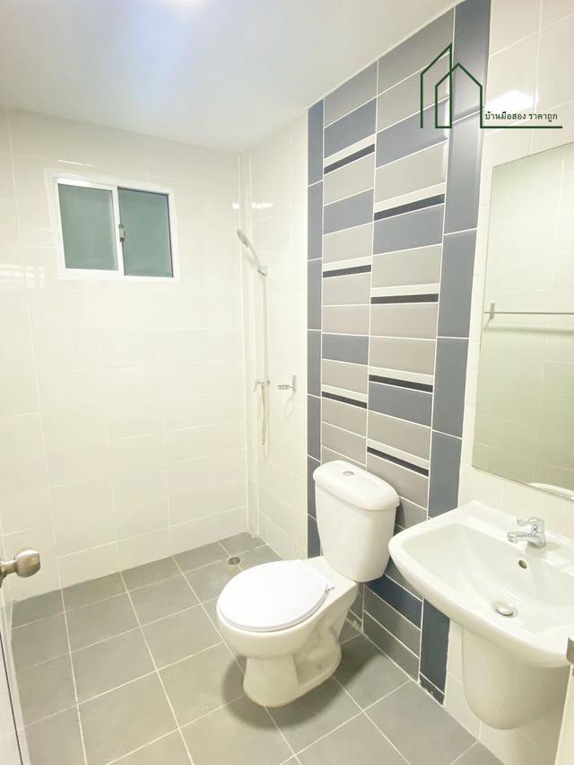 ทาวน์เฮาส์ 2 ชั้น หมู่บ้านเดอะทรัสต์ทาวน์ วงแหวน–ลำลูกกา  ราคาเพียง 1,880,000 บาท  รหัสทรัพย์ BT69015  หมู่บ้านเดอะทรัสต์ทาวน์ วงแหวน-ลำลูกกา 8