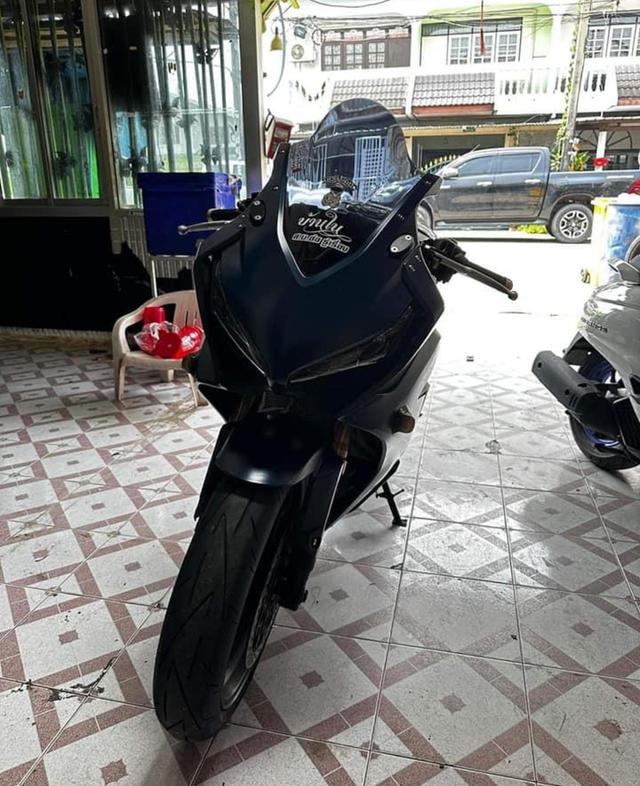  Honda CBR 650 สีน้ำเงิน 1