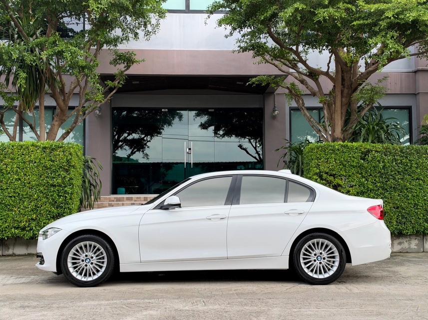 2018 BMW 320D F30 LCI รถมือเดียวป้ายแดง รถออกศูนย์ BMW THAILAND รถวิ่งน้อย เข้าศูนย์ทุกระยะ รถไม่เคยมีอุบัติเหตุครับ รูปที่ 5