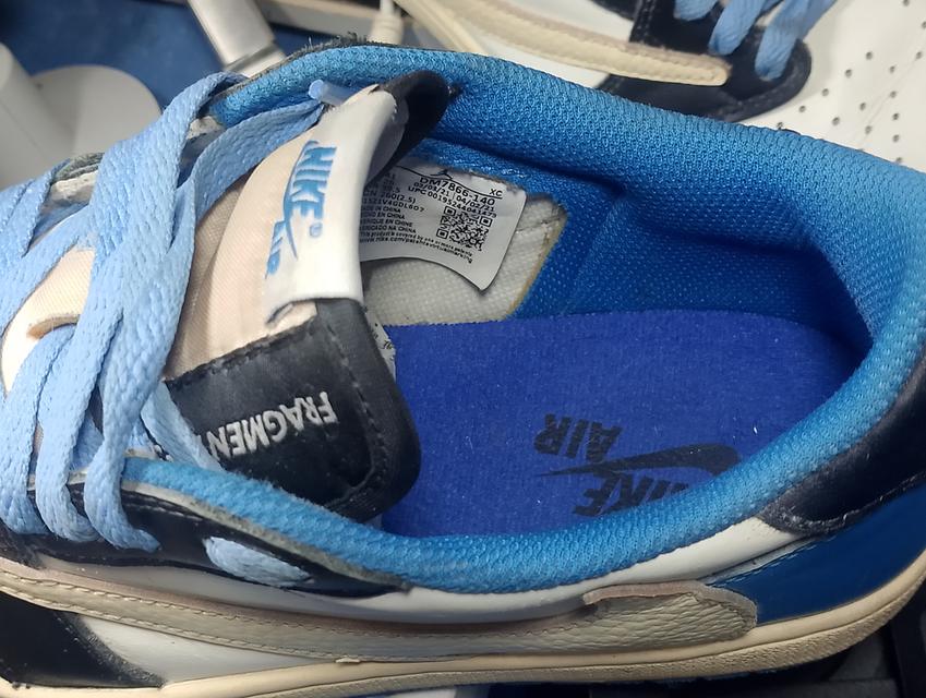 Air Jordan 1 low มือ2 สภาพ95+ สีขาว น้ำเงิน ดำ รูปย่อยที่ 2