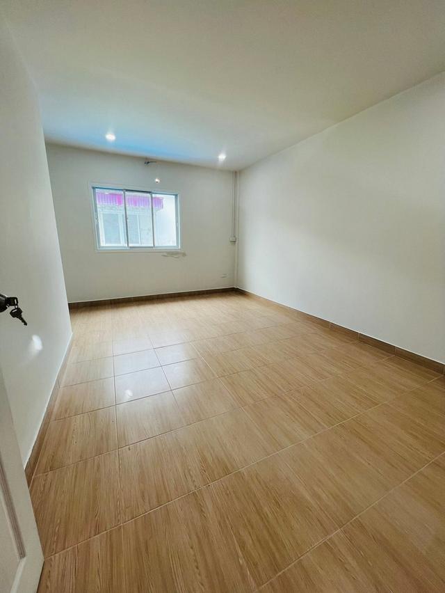หมู่บ้านเจริญทรัพย์ รามอินทรา 117 11