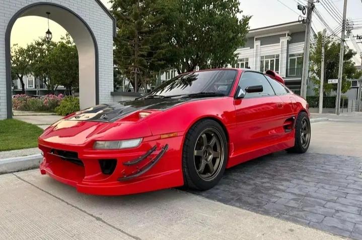 Toyota MR2 สีแดง ปี 1991