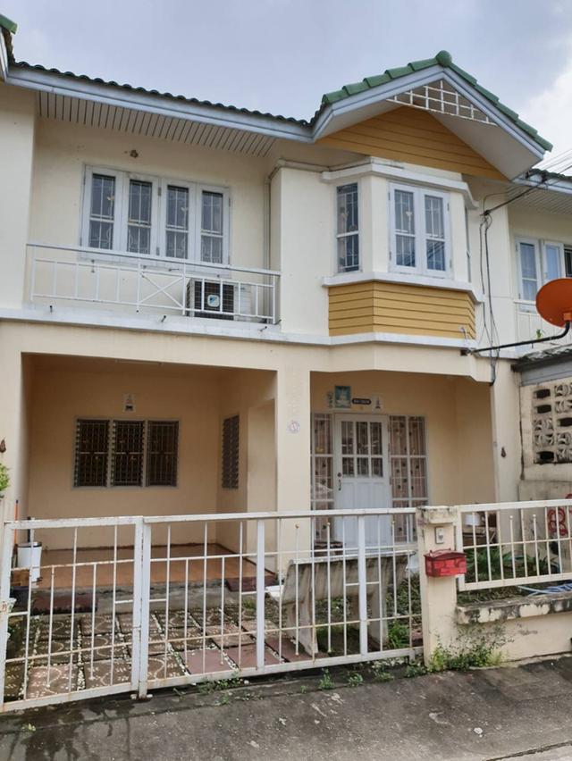 ให้เช่าทาวน์เฮ้าส์ พร้อมเข้าอยู่ เดือนละ 10,000 บาท (มัดจำ 15,000 บาท) พึ่งทาสีใหม่ เข้าทางซอยท่าข้าม วิ่งไปสุดซอยแล้วกลับรถ ชิดซ้าย เห็นเซเว่นอยู่ซ้า 4