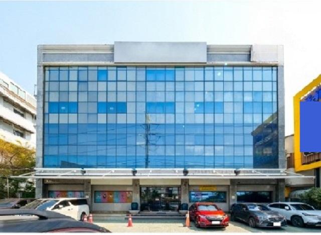 MRT ศรีนุช 1.1 กม. โรบินสัน ศรีนครินทร์ 700ม. ให้เช่าอาคารสำนักงาน 4 ชั้น 5 คูหา 198 ตร.วา.1,850 ตร.ม. 11นอน 7น้ำ 2