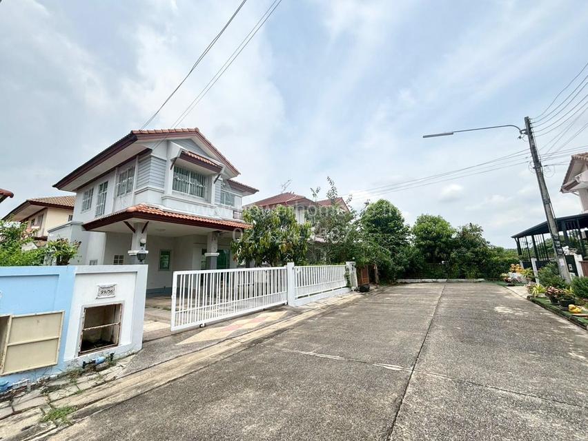 หมู่บ้านธัญญาภิรมย์ รังสิต-คลอง 10 ใกล้ตลาดพรธิสารคลอง 10 ถนนรังสิต–นครนายก ต.บึงสนั่น อ.ธัญบุรี จ.ปทุมธานี