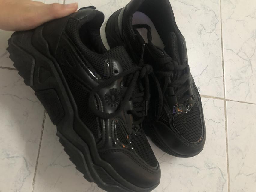 รองเท้าผ้าใบ้สีดำ เบอร์ 37