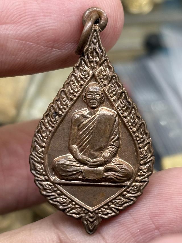 เหรียญพัดยศ สมเด็จพระพุฒาจารย์ (อาจ อาสภมหาเถร) วัดมหาธาตุยุวราชรังสฤษฎิ์ กรุงเทพฯ พ.ศ.๒๕๒๘ สวยครับ