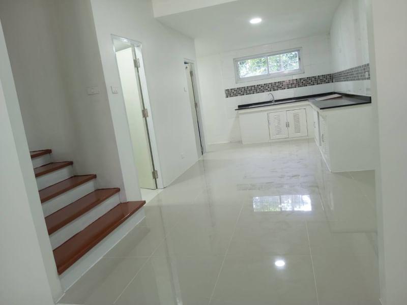 ขาย : ทาวน์เฮ้าส์ 3 ชั้น,เนื้อที่ 20 ตรว. ,หมู่บ้านปั้นทองนิเวศน์ 3 ถ.ลาดปลาเค้า ซอย 76  5