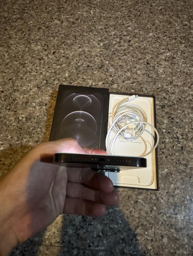 ขายๆๆๆถูกๆๆไอโฟน12ProMaxสีใหม่หายากGraPhite256กิ๊กยกกล่องอีมี่ตรงสูนTrueสภาพสวยๆใช้งานปกติหมดทุกๆฟังชั่นเครื่องรีสโตได้ตลอดไม่มีติดไอคราว Model TH/A ( 4