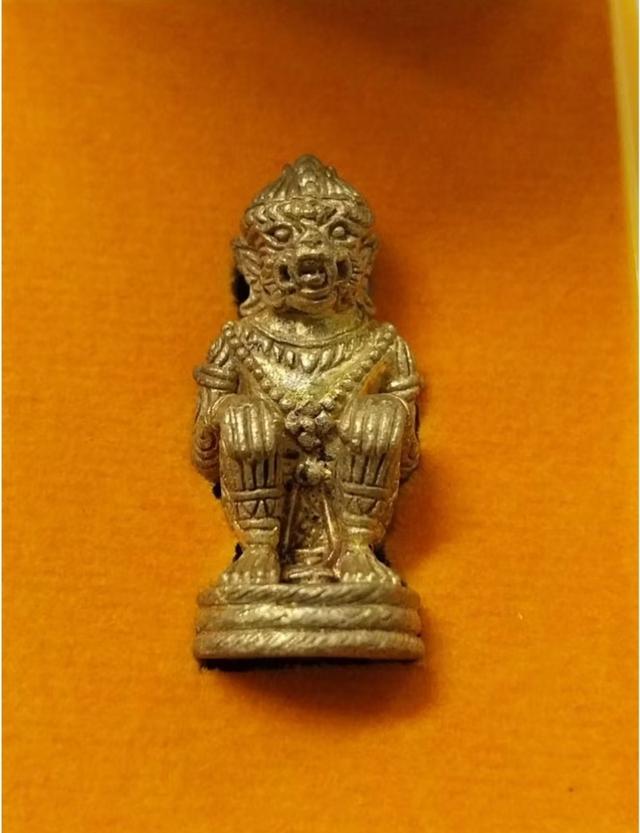 หนุมาร ปลุกเสกโดยหลวงปู่อิ่ม วัด ทุ่งนาใหม่ จ.นครศรีธรรมราช และหลวงปู่มหาศิลาเมตตาอธิษฐานจิตปลุกเสกเนื้อทองระฆัง เลขโค๊ต ๑๑๓