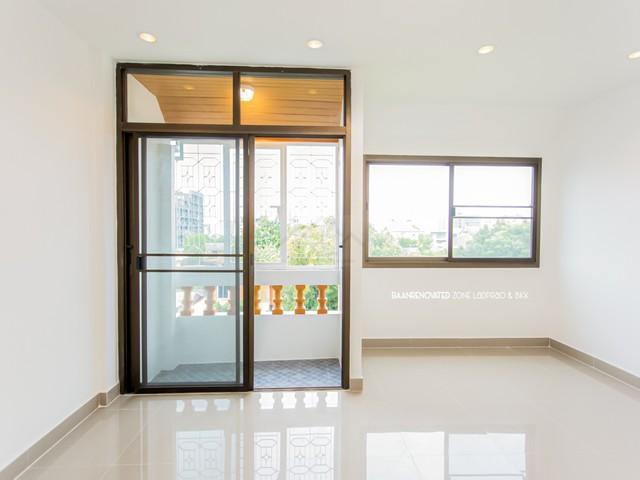 ขายทาวน์โฮม 4 ชั้น 350 ตรม ซอยสวรรค์วิถี (สุทธิสาร-ลาดพร้าว 64) รีโนเวทใหม่ทั้งหลัง เดินทางสะดวก 6