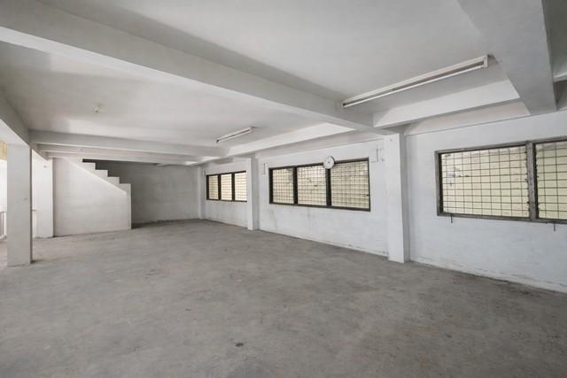 อาคารพาณิชย์3ชั้นครึ่งพร้อมโกดังขนาดใหญ่ ติดถนน อู่ทอง สุพรรณบุรี 6