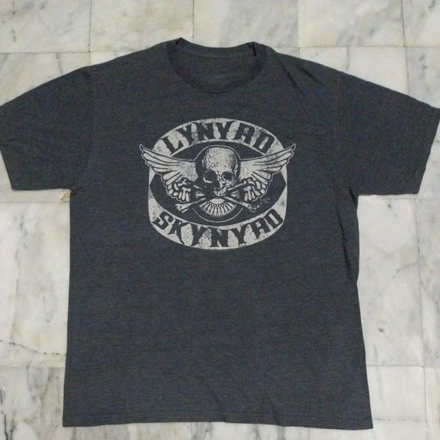 เสื้อยืดแขนสั้น แนววงร็อกสัญชาติอเมริกัน Lynyrd Skynyrd แท้ มือสอง สภาพดี ของพร้อมส่งครับ