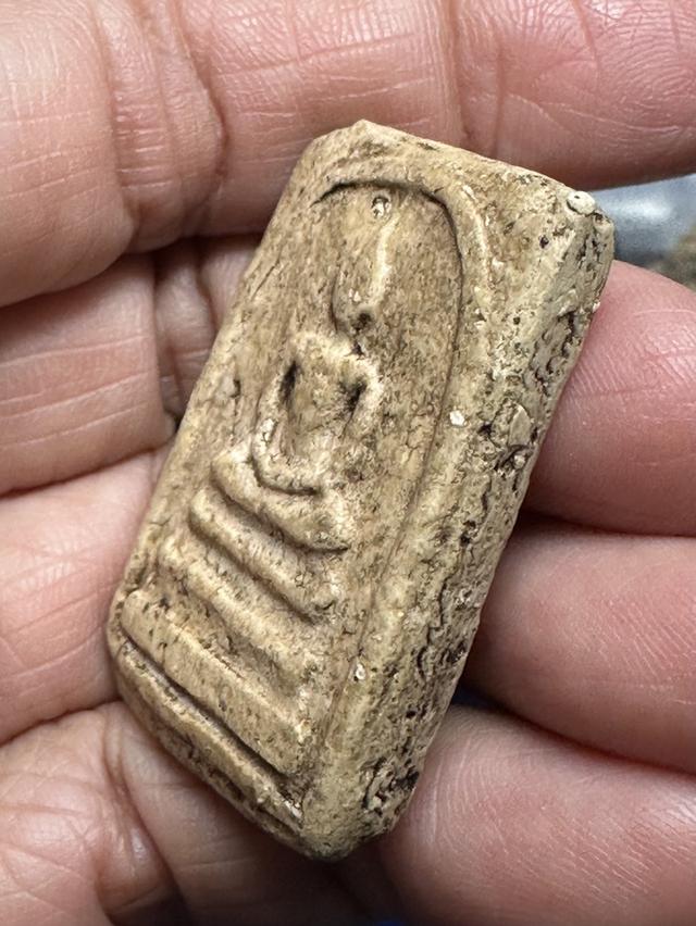 พระสมเด็จ พิมพ์ใหญ่ ผ่านการบูชา รูปที่ 4