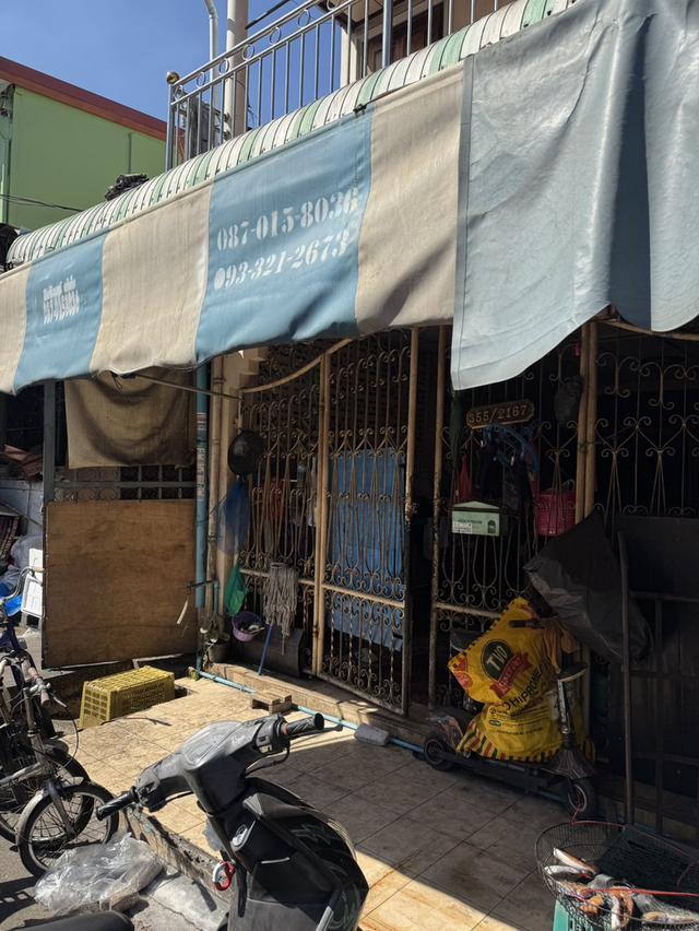 ทาวน์เฮ้าส์ 2 ชั้น ทำเลทอง ใจกลางตลาดสี่มุมเมือง เหมาะสำหรับนักลงทุน ปล่อยเช่าต่อได้ทันที มีรายได้สม่ำเสมอ 20