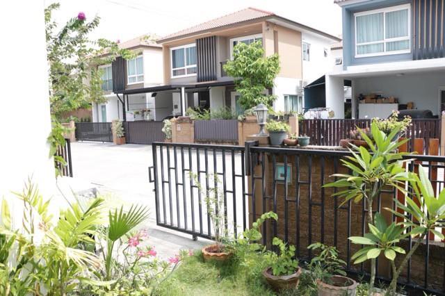 ขายบ้านเดี่ยว 2 ชั้น แปลงมุม เนื้อที่ 64 ตร.ว. หมู่บ้าน โกลเด้น วิลเลจ อ่อนนุช พัฒนาการ ซอยอ่อนนุช 65 ถนนสุขุมวิท77 ใกล้ Airport Link สถานีทับช้าง 5