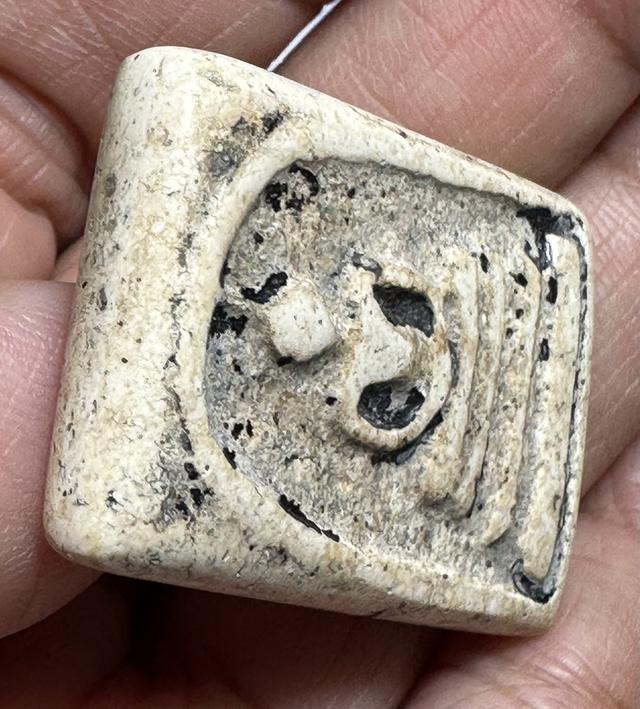 พระสมเด็จพิมพ์ใหญ่ มีคราบรักเดิมพระผ่านการบูชา