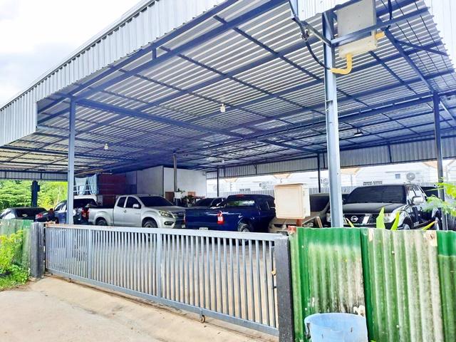 นิคมลาดกระบัง 1.96 กม. ถูกที่สุดในกรุงเทพ 60 กว่าบาทต่อตรม. ตลาดนครฉลองกรุง 1.47 กม. ให้เช่า 402ตร.ม. รร.ลำพะอง 440 ม. ใ