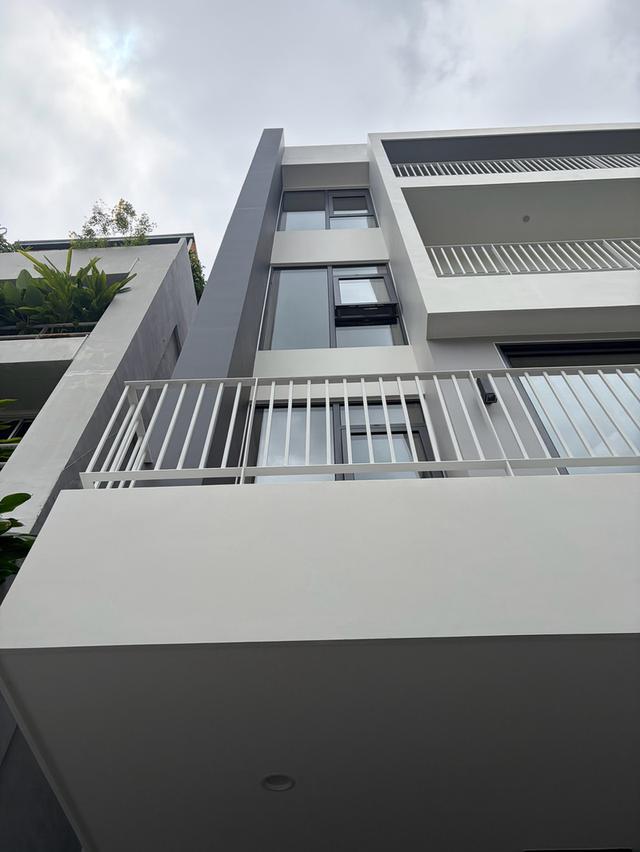 U1480 ให้เช่าโฮมออฟฟิศสร้างใหม่ 4 ชั้น มีลิฟต์ในตัว ย่านพระราม 9 Boutique Office 168 หมู่บ้านทวีมิตร ซอย 5 ถ.พระราม 9 ห้วยขวาง 1