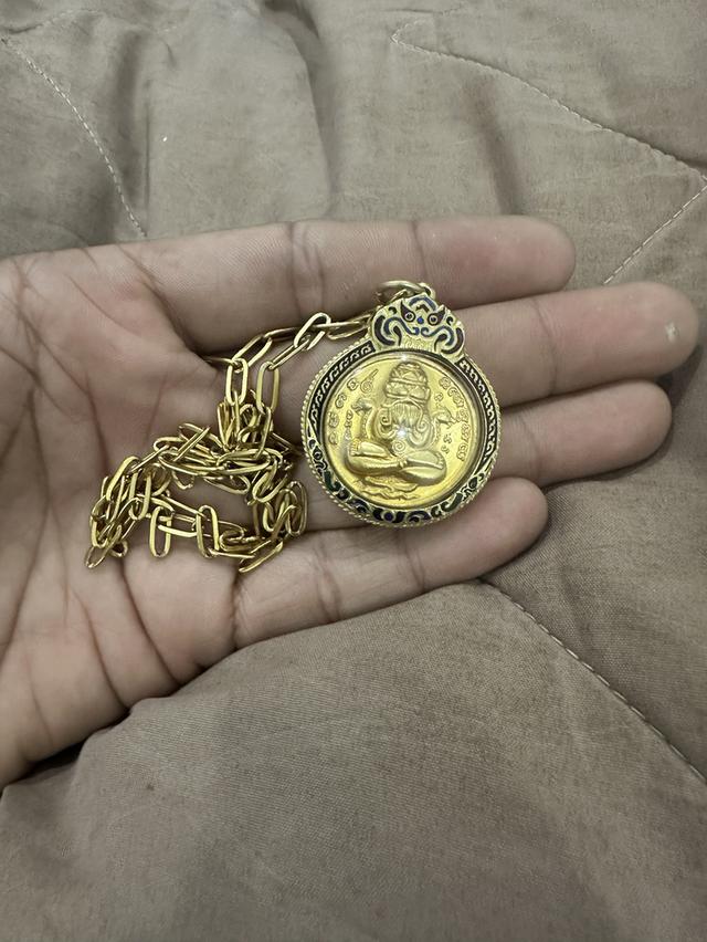 สร้อยพร้อมพระปิดตาไม่ทราบที่