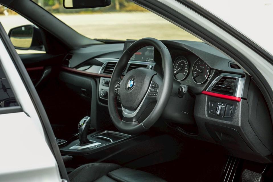 BMW 320d SPORT F30 AT 2015 รูปที่ 8