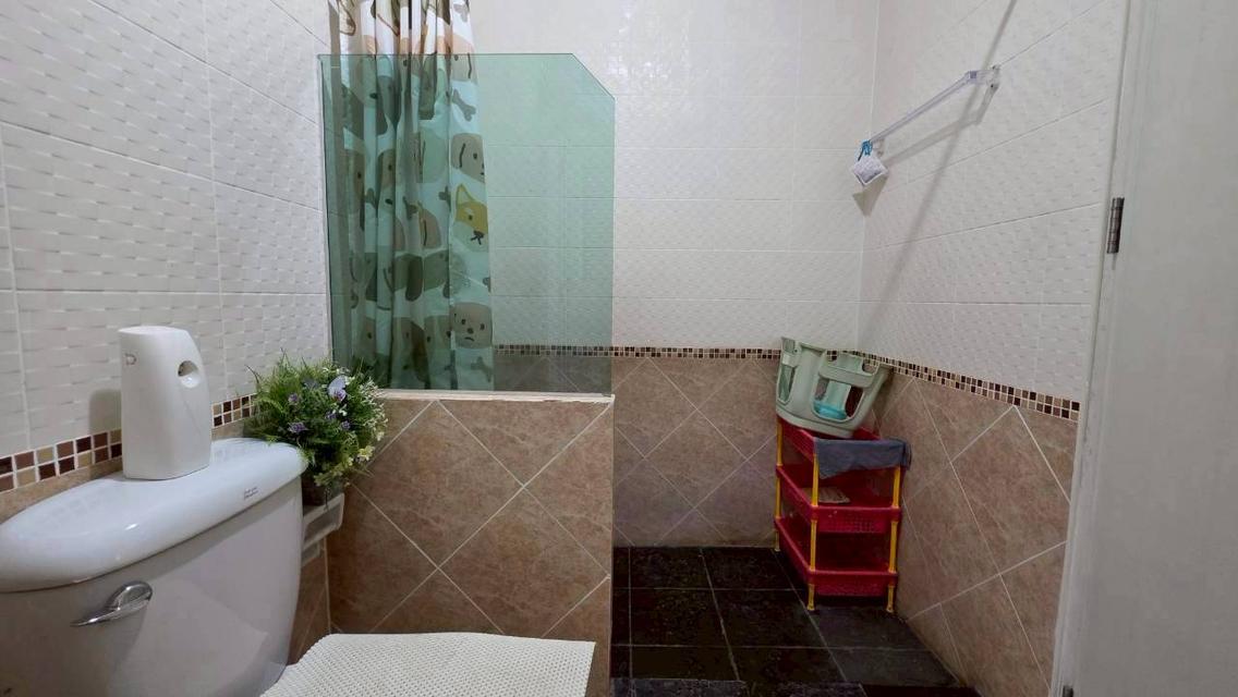 ขายด่วน! ทาวน์เฮ้าส์ 2 ชั้น หมู่บ้านรื่นฤดี 5 หทัยราษฎร์-มีนบุรี ทำเลทองติดถนนเมน ค้าขายได้ 12