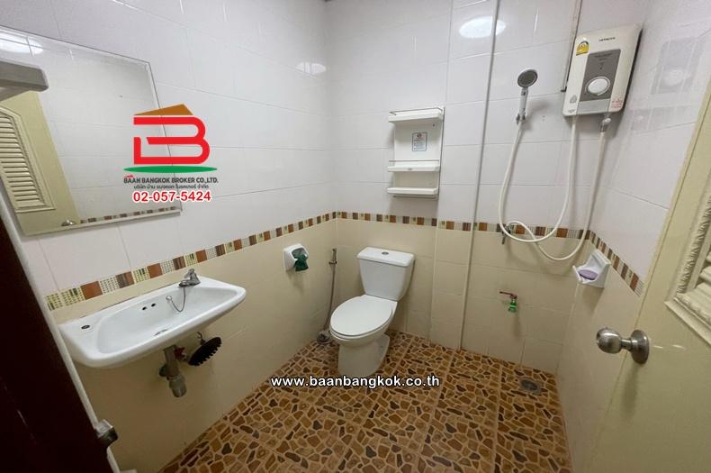 ทาวน์โฮม 2 ชั้น เนื้อที่ 20 ตร.ว. หมู่บ้านตะวันทอง 3 ซอย 2 (ซอยเพชรเกษม 69) ถนนเพชรเกษม แขวงหนองแขม เขตหนองแขม 18