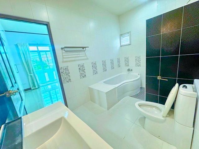 หลังมุม สภาพสวย ศรีราชาะนิคมอุตสาหกรรม ใกล้ เจพาร์ค ศรีราชา 500 ม. บ้านเดี่ยวหรู 2 ชั้น 3 นอน 100 ตร.ว. 300 ตร.ม. 5