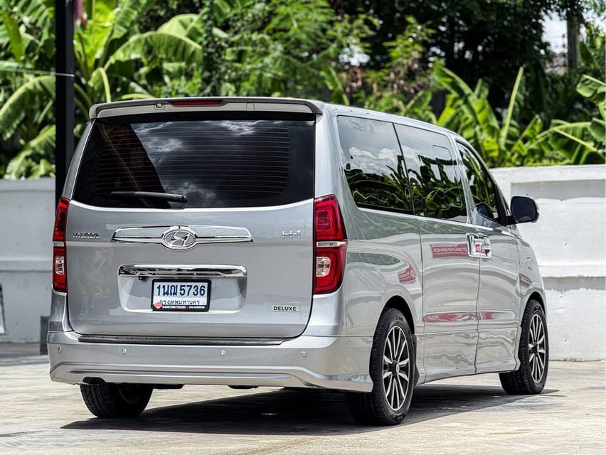 ปี 2018 HYUNDAI H1, DELUXE โฉม ปี18-ปัจจุบันสีเทา เกียร์ออโต้ เครื่องดีเซล มือเดียวป้ายแดง