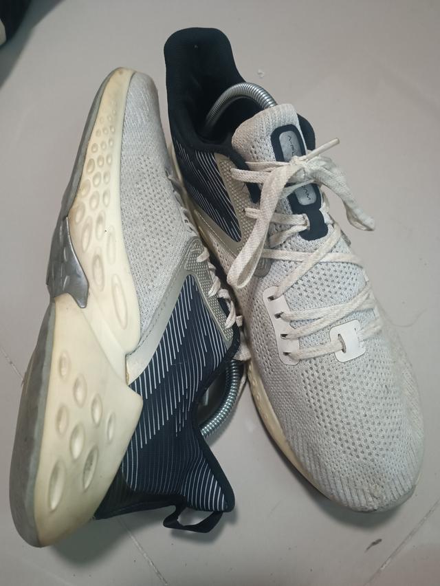 รองเท้าผ้าใบมือสอง Flashfoam