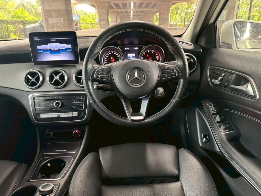 Mercedes-Benz GLA200 1.6 W156 Urban SUV AT ปี 2019  13