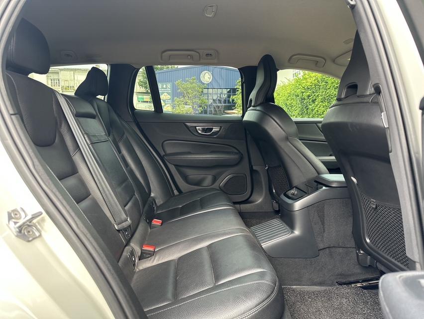Volvo v60 T8 ปี 2021 16