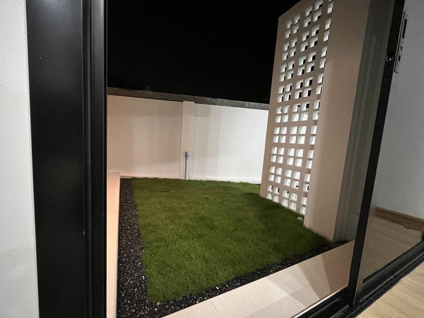 🏡 บ้านเดี่ยวที่มาพร้อมความเป็นส่วนตัวด้วยดีไซน์พิเศษ 2 ห้องนอน 2 ห้องน้ำ 1 ที่จอดรถ และสวน ส่วนตัวภายในบ้าน กับพื้นที่ใช้สอย 100 ตรม. ที่ดินเริ่มต้น 7