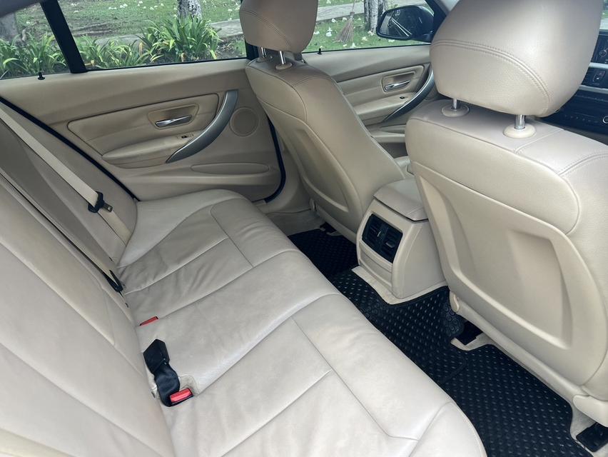  BMW 316i F30 13