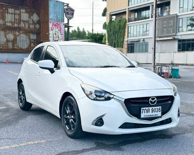 Mazda2 Skyactive 1.3 Sport High connect hatchback เกียร์ Auto สีขาวมุก ปี2018 3