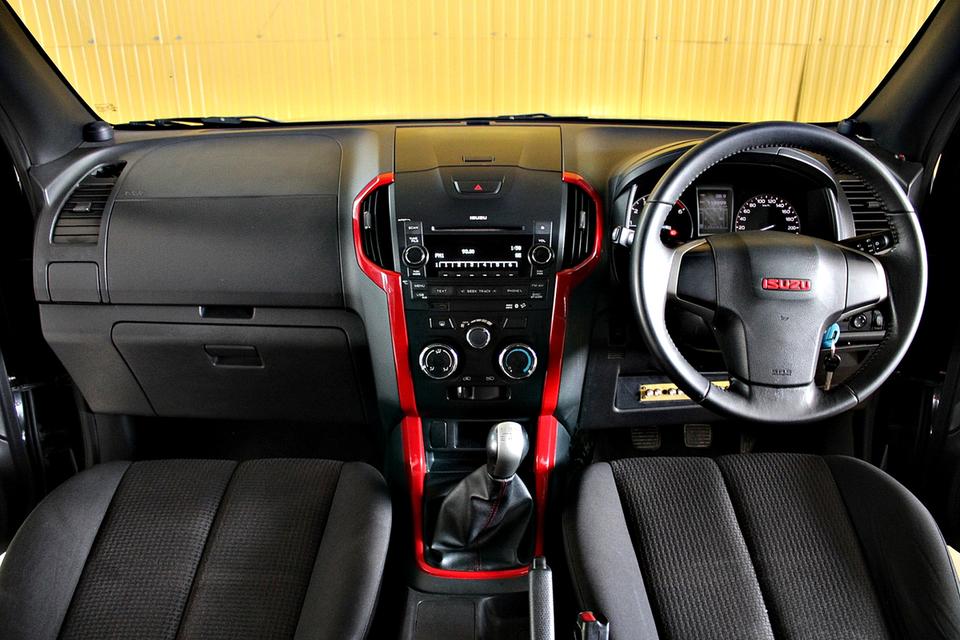 Isuzu D-Max X-Series 2.5 Z VGS Turbo Spacecab MT สีดำ รูปที่ 15