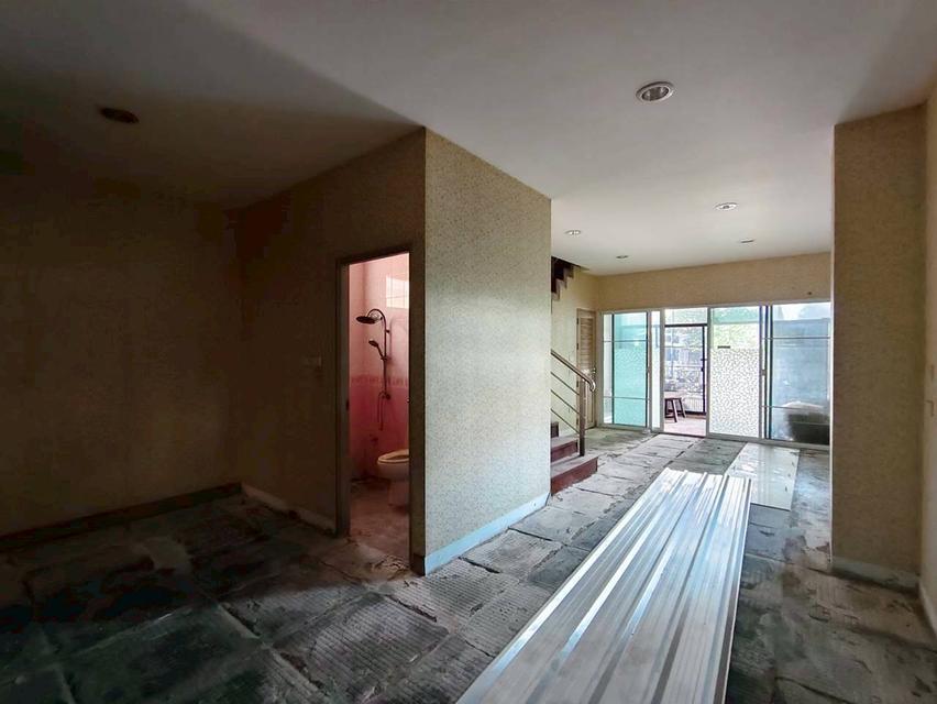 อาคารพาณิชย์ 3 ชั้น ซอยลาดพร้าว 101 ถนนลาดพร้าว แขวงคลองจัน เขตบางกะปิ กรุงเทพมหานคร 7