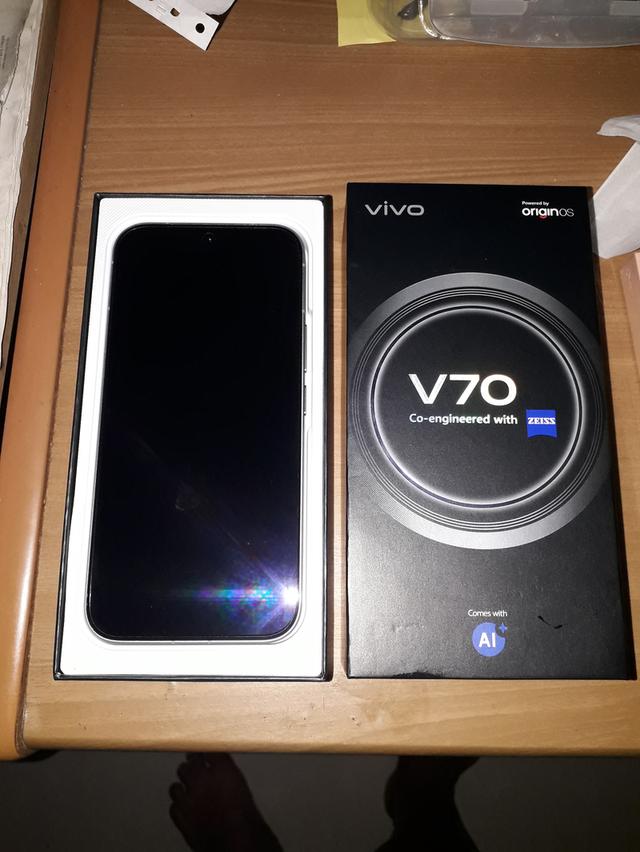 โทรศัพท์มือถือ ViVo V70