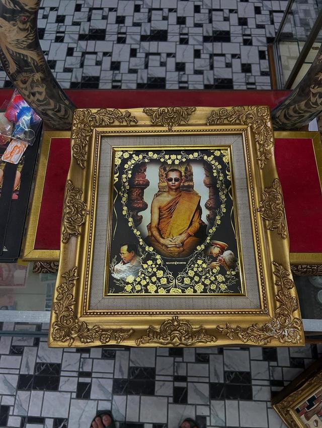 ภาพรัชกาลที่ 9 พร้อมกรอบไม้ 3