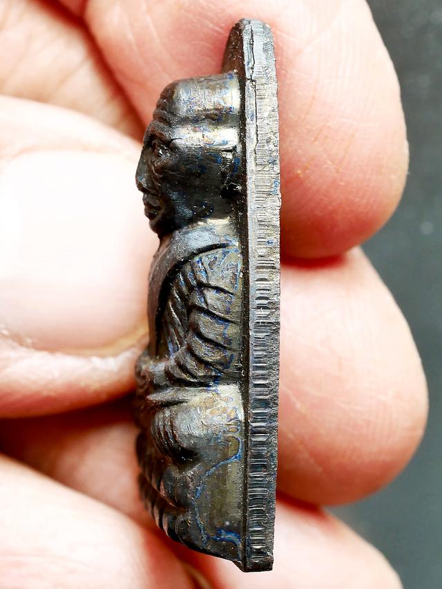 หลวงปู่ทวด เตารีด  วัดช้างให้ หลังหนังสือใหญ่ ตัว ท เก่าๆ รูปที่ 9