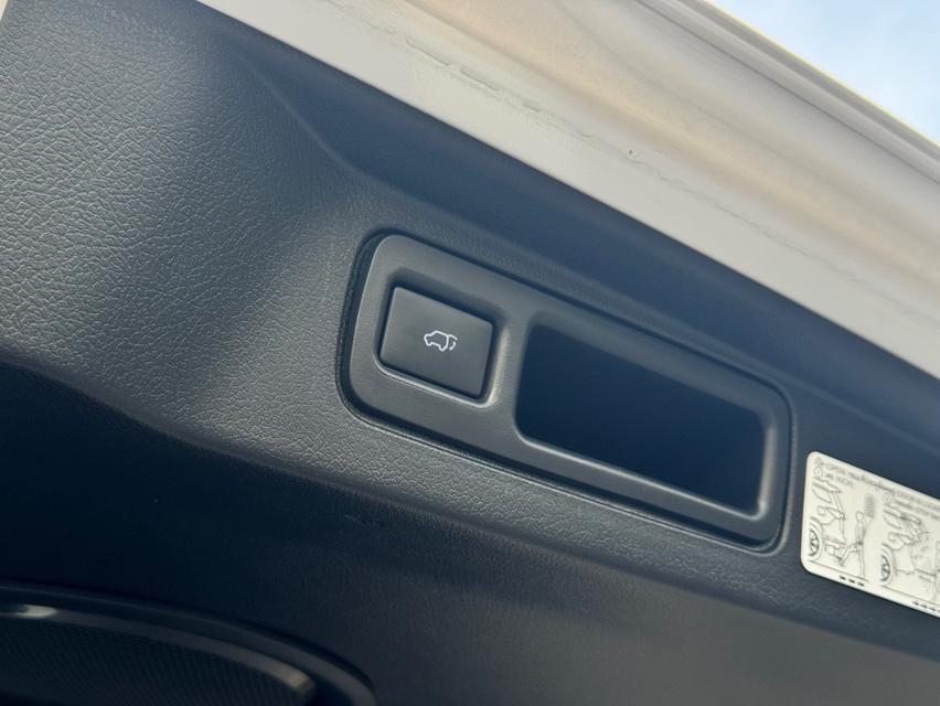 TOYOTA FORTUNER Wagon 4dr Legender 7st Auto 6spRWD 2.8DCT 4WD Y2021 สีขาว ออโต้  6