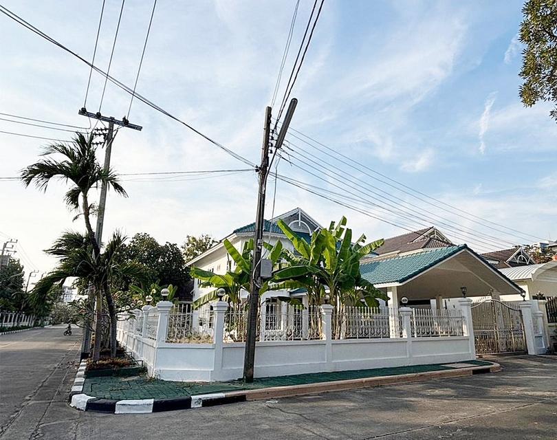หมู่บ้านรอยัลปาล์ม วิลล่า ซอยศรีด่าน 20 บ้านเดี่ยวแปลงมุม 109 ตร.วา 5 ห้องนอน 4 ห้องน้ำ มีห้องแม่บ้าน ใกล้ JAS แม็คโคร ศรีนครินทร์ 2