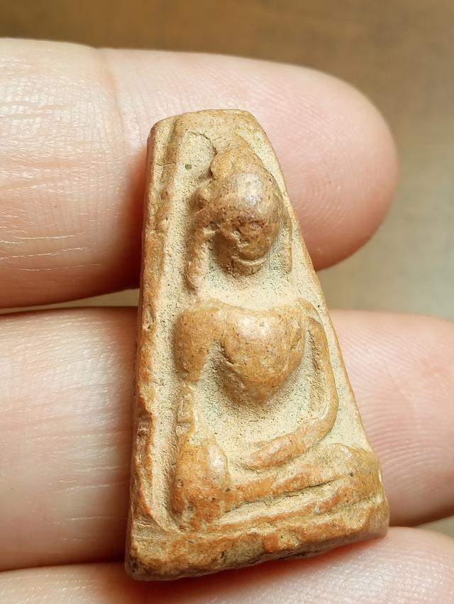 พระผงสุพรรณเก่านึกนุ่มโทนส้มนวลเทา รูปที่ 3