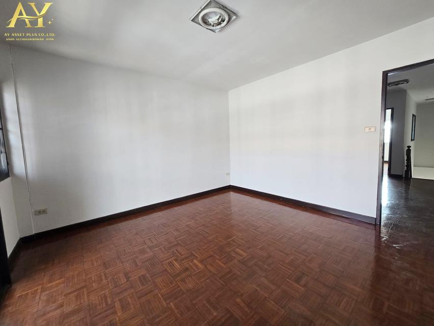 ขายตึก3.5ชั้น รีโนเวทแล้ว มบ.ศิรินเทพ9 ซ.มีสทีน ราษฎร์พัฒนา รามคำแหง2.5MB. 9