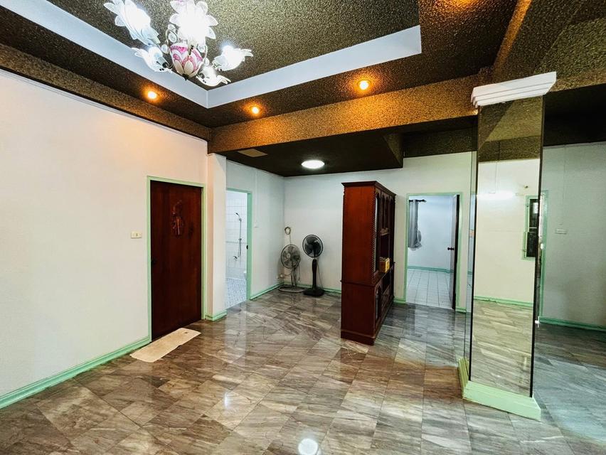 บ้านเช่าลาดพร้าว ให้เช่าบ้านใกล้รถไฟฟ้าโชคชัย4 เข้าออกได้2ทาง ฝั่งถนนลาดพร้าววังหิน,ถนนโชคชัย4 บ้านเดี่ยวหลังมุม 4นอน 2น้ำ แอร์3ตัว ตู้เย็น 2เครื่อง 8