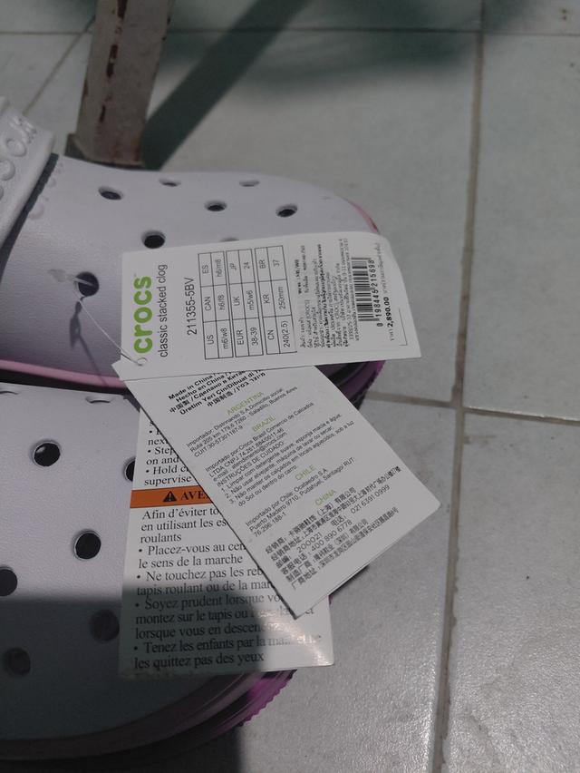รองเท้า crocs  38/39