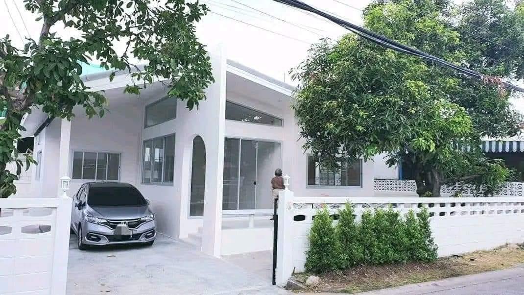 U1414 ให้เช่าบ้านเดี่ยวชั้นเดียว บ้านนอกโครงการ ย้านเสนา โชคชัย 4 ลาดพร้าววังหิน นาคนิวาส ทำเลดีเดินทางสะดวกเข้าออกได้หลายทาง 1