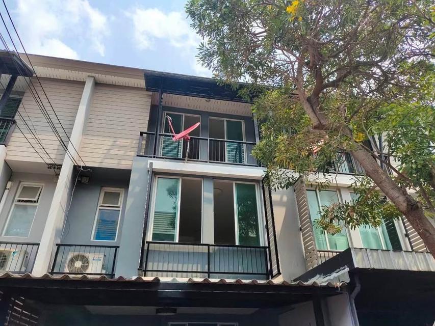 ให้เช่าบ้านลาดพร้าว ถนนลาดปลาเค้า บ้านตกแต่งครบ 3นอน 4น้ำ 2ที่จอดรถ หิ้วกระเป๋าพร้อมเข้าอยู่ 3