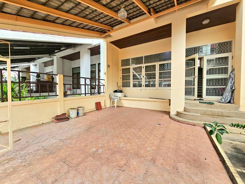 ขายด่วน📌📌  หมู่บ้านสิรินเฮ้าส์1 ปากเกร็ด16  🏠ทาวน์โฮม 3ชั้น  พื้นที่ 30 ตร.ว  🛏6 ห้องนอน 🚽4 ห้องน้ำ 🚘1 ที่จอดรถ 🌞หน้าบ้านหันทางทิศตะวันออก  [ 4