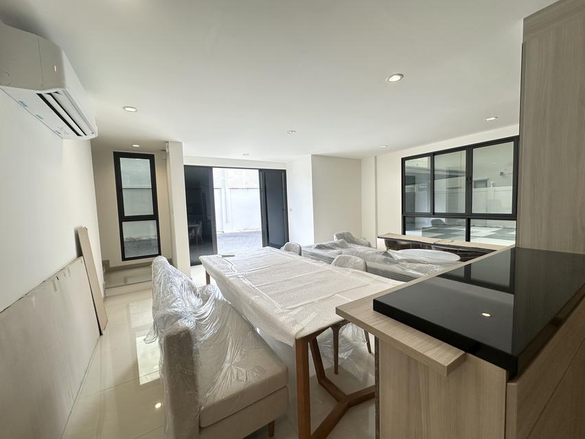 บ้านเดี่ยวหรู 3 ชั้น ใหม่เอี่ยม 7